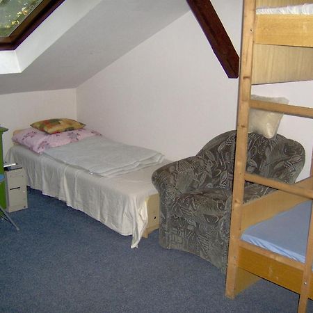 IFI Hostel Pécs Zimmer foto