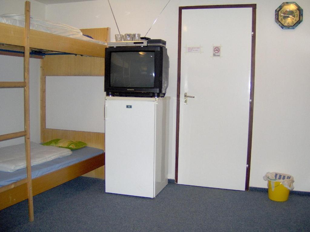 IFI Hostel Pécs Zimmer foto