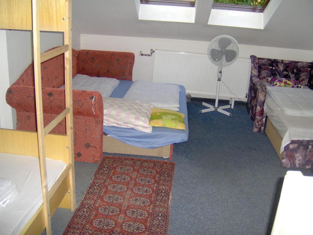 IFI Hostel Pécs Zimmer foto