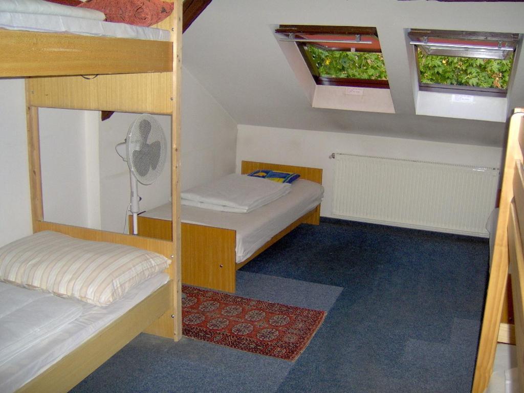 IFI Hostel Pécs Zimmer foto