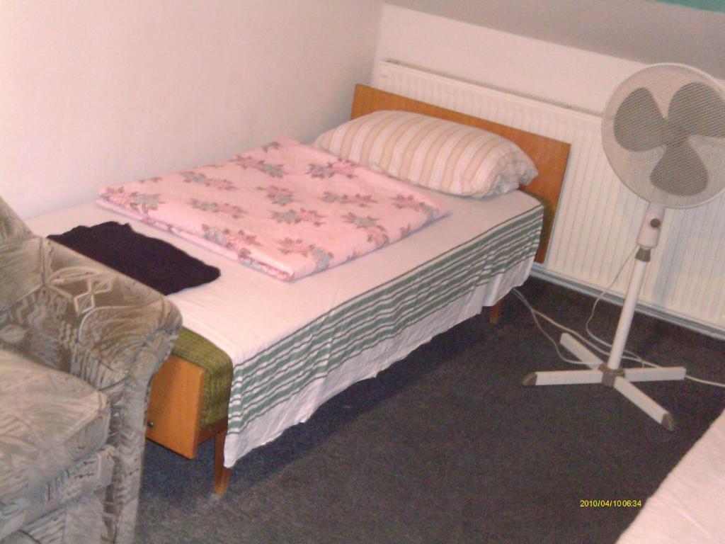 IFI Hostel Pécs Zimmer foto
